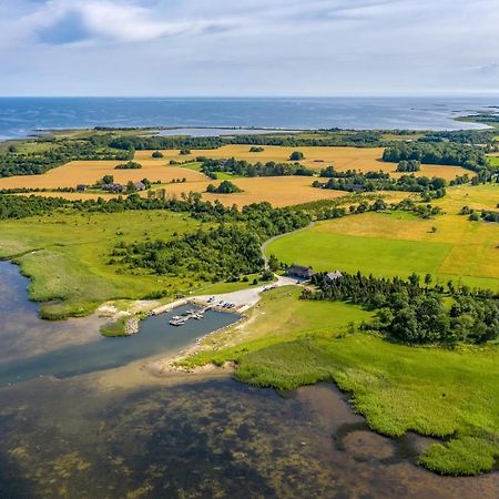 Mere Puhkemaja Kungla Buitenkant foto