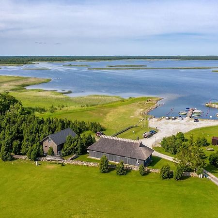Mere Puhkemaja Kungla Buitenkant foto