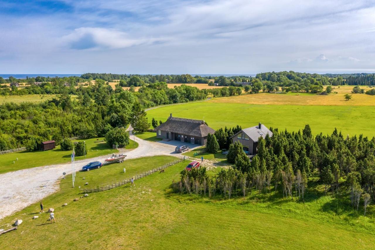 Mere Puhkemaja Kungla Buitenkant foto