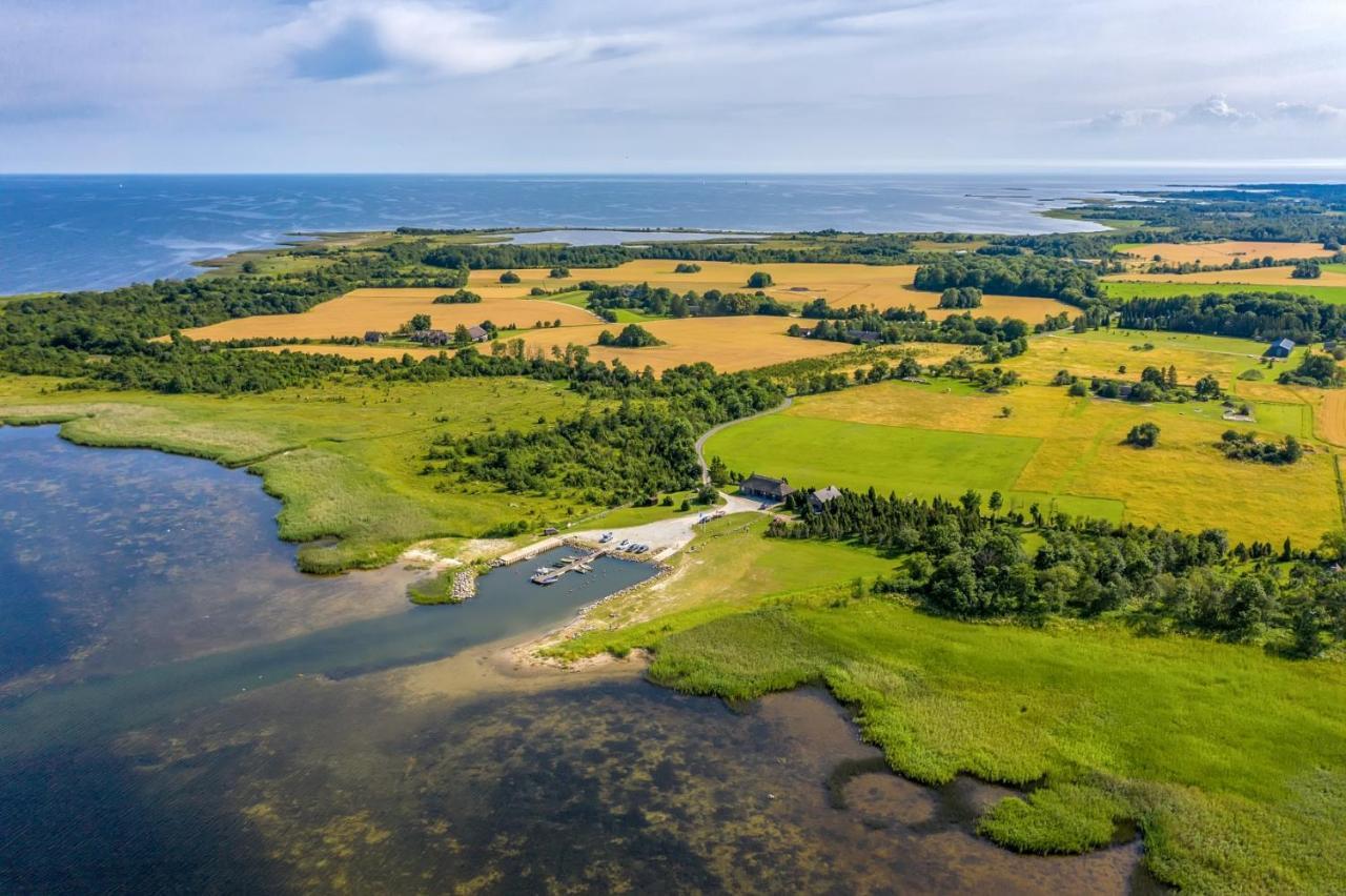 Mere Puhkemaja Kungla Buitenkant foto